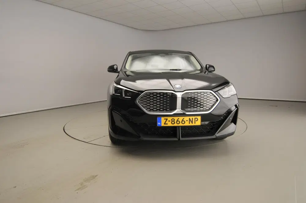 BMW iX2 eDrive20 uit 2024, foto 6