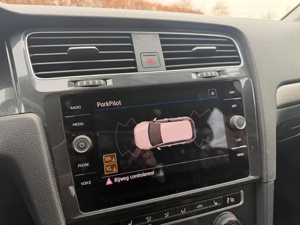 Volkswagen Golf 1.0 TSI Comfortline Business-NAVI-PDC-STOELV uit 2019, foto 10