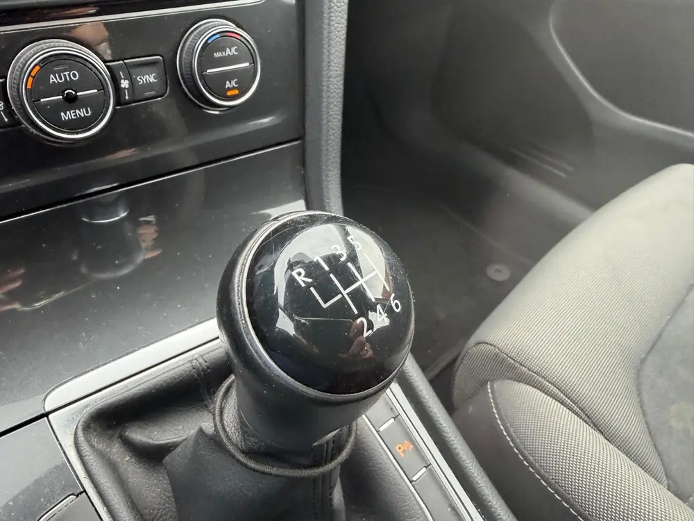 Volkswagen Golf 1.0 TSI Comfortline Business-NAVI-PDC-STOELV uit 2019, foto 19