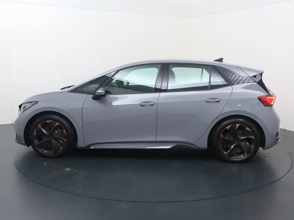 Cupra Born Impulse 62 kWh uit 2024, foto 2