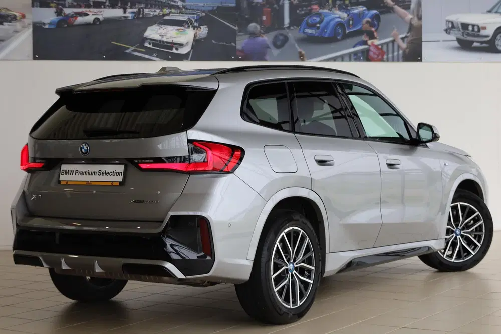BMW X1 xDrive30e uit 2023, foto 2