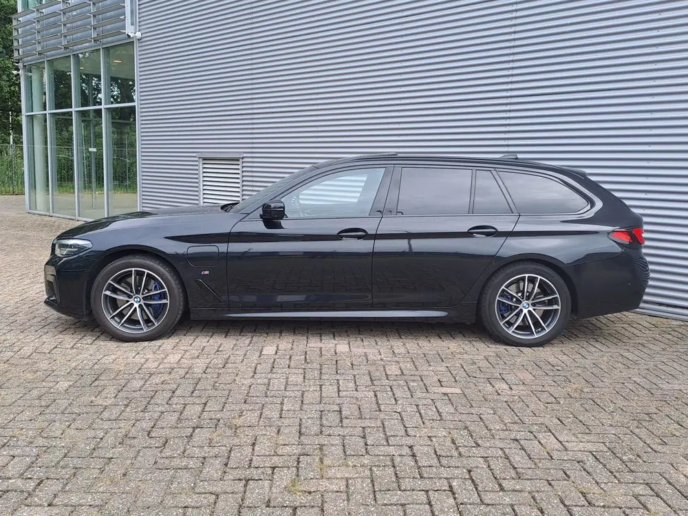 BMW 5-serie 5 Serie Touring 530e xDrive M SPORT uit 2020, foto 2