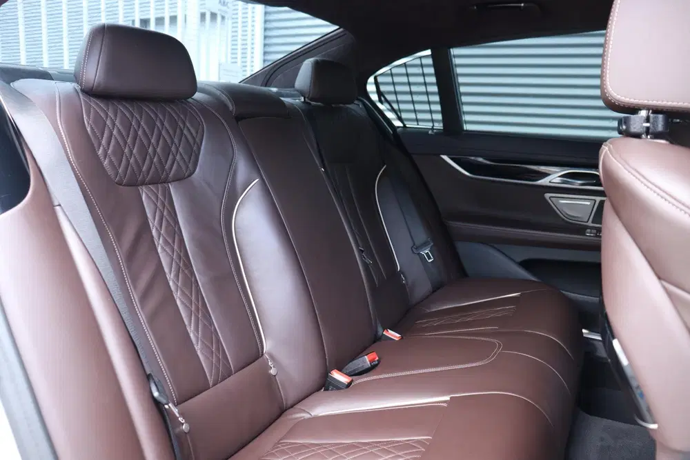 BMW 7-serie Sedan 745e uit 2019, foto 11