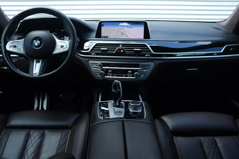 BMW 7-serie Sedan 745e uit 2019, foto 13