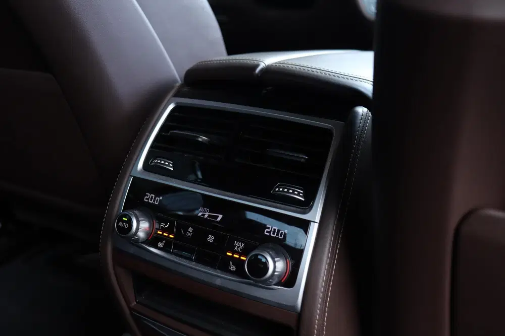 BMW 7-serie Sedan 745e uit 2019, foto 14