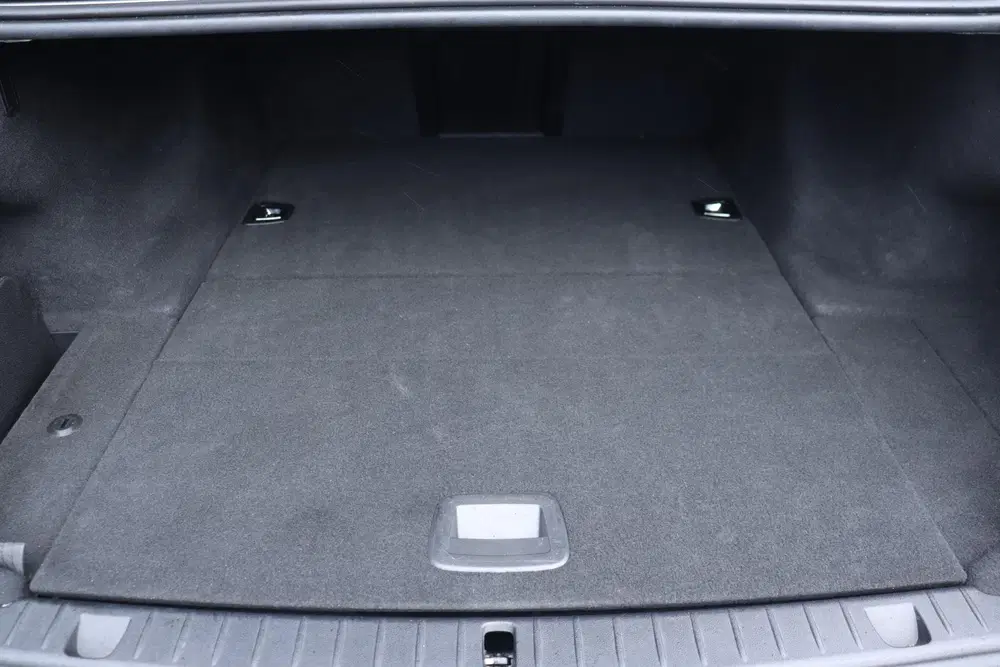 BMW 7-serie Sedan 745e uit 2019, foto 15