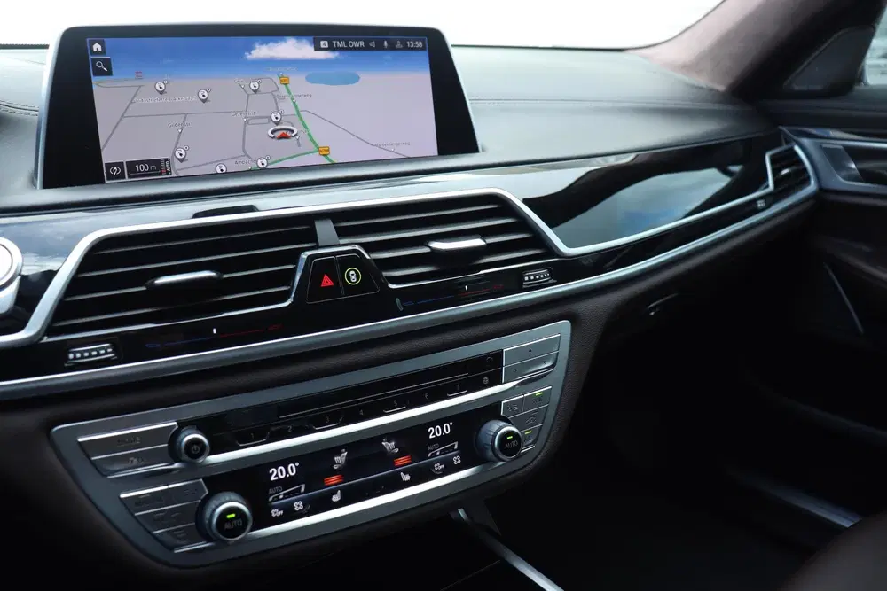 BMW 7-serie Sedan 745e uit 2019, foto 17