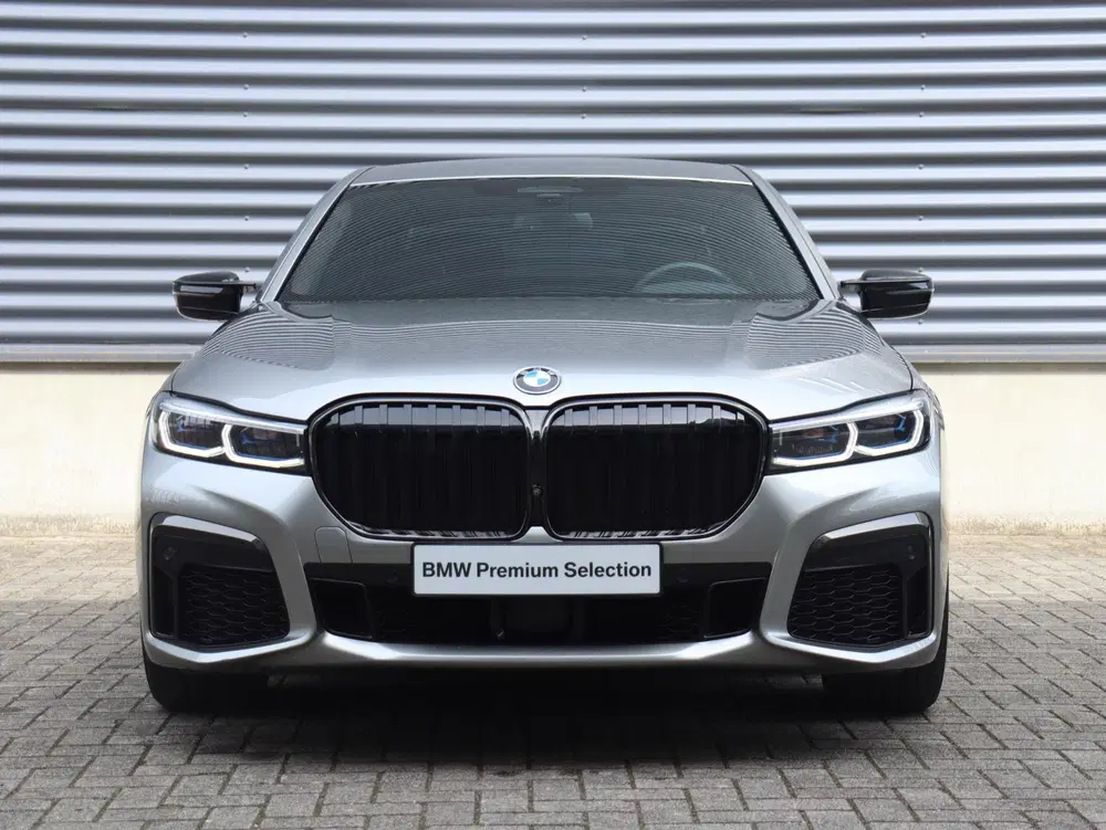 BMW 7-serie Sedan 745e uit 2019, foto 3