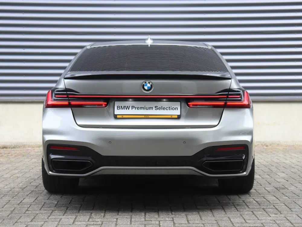 BMW 7-serie Sedan 745e uit 2019, foto 4