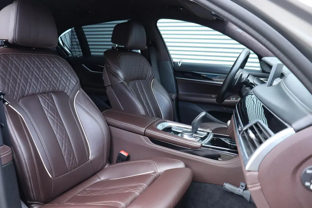 BMW 7-serie Sedan 745e uit 2019, foto 9