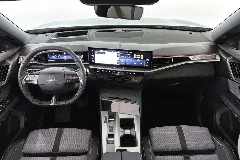Opel Grandland 1.6 Turbo Plug-in-Hybrid Ultimate Panorama uit 2026, foto 7