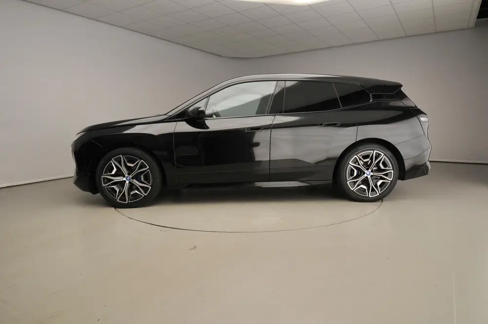 BMW iX xDrive40 uit 2023, foto 2