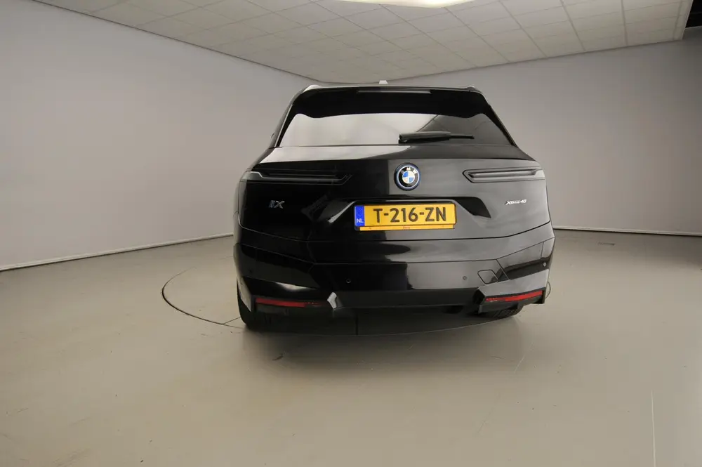 BMW iX xDrive40 uit 2023, foto 3