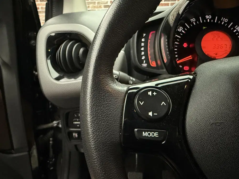 Peugeot 108 1.0 e-VTi Allure Camera Dealer Onderhouden uit 2019, foto 13