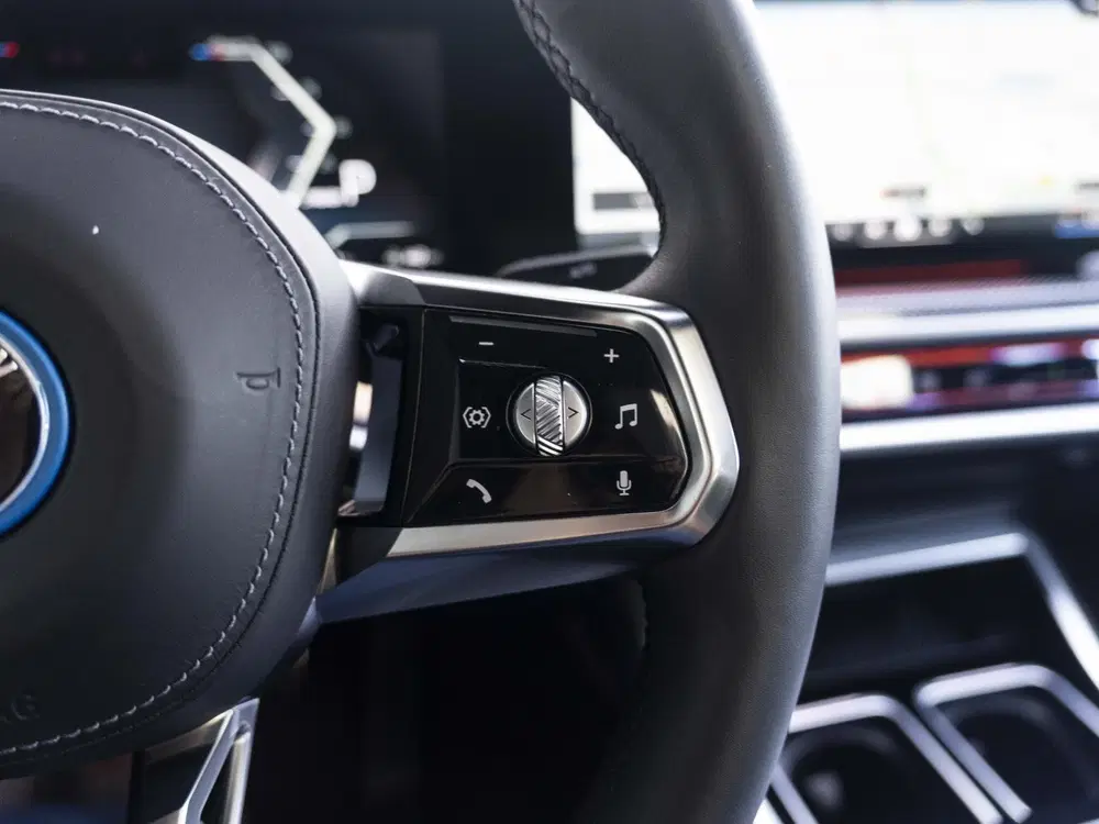 BMW i7 xDrive60 SoH 100% uit 2024, foto 18