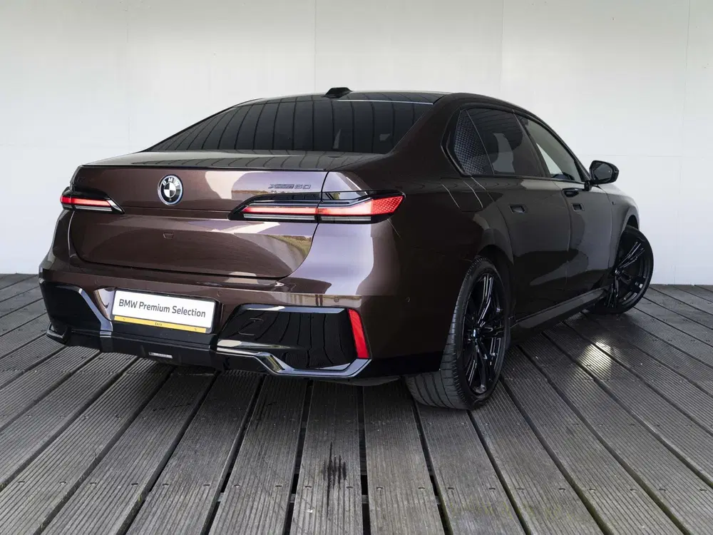 BMW i7 xDrive60 SoH 100% uit 2024, foto 2