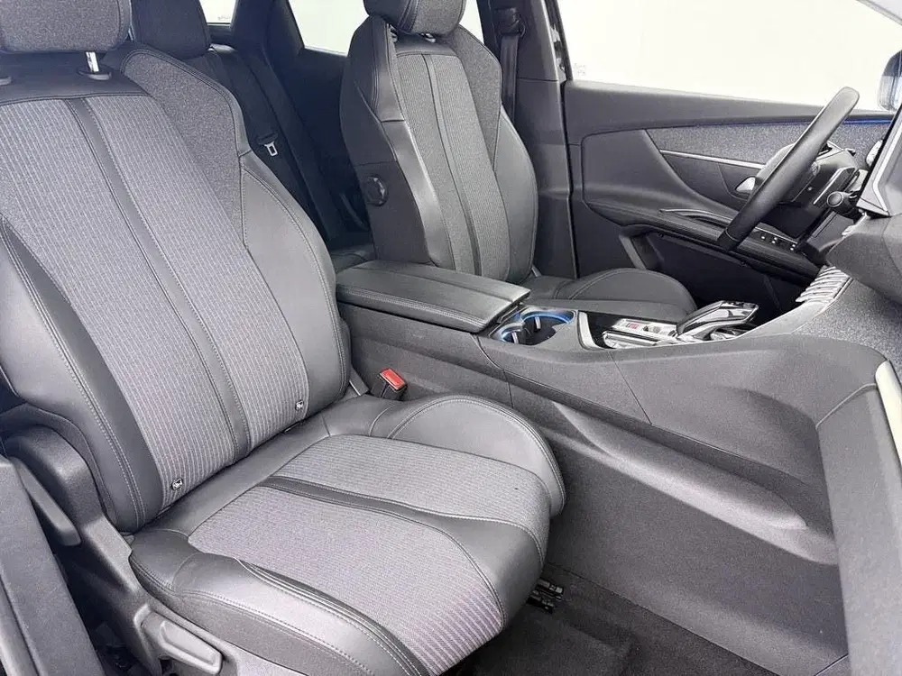 Peugeot 3008 1.6T HYbrid 225Pk BL. Allure Camera uit 2021, foto 4