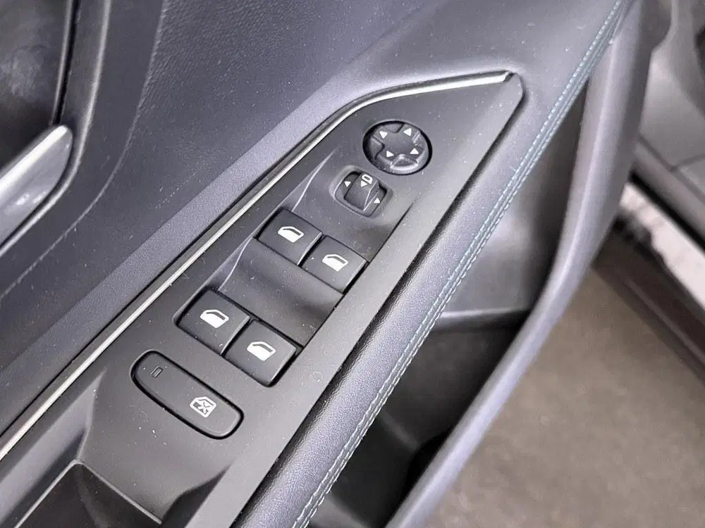 Peugeot 3008 1.6T HYbrid 225Pk BL. Allure Camera uit 2021, foto 9