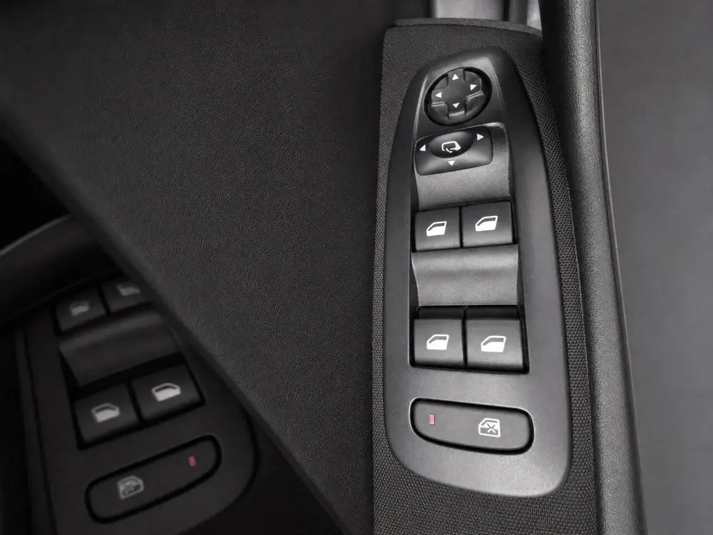 Peugeot 2008 1.2 Signature | Nieuwe Riem | Dealeronderhouden uit 2019, foto 20