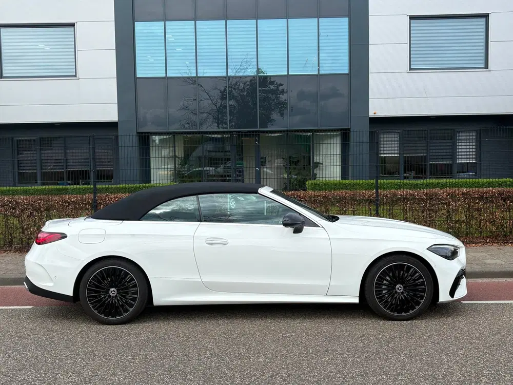 Mercedes-Benz CLE 200 AMG Line Premium Night white uit 2024, foto 2