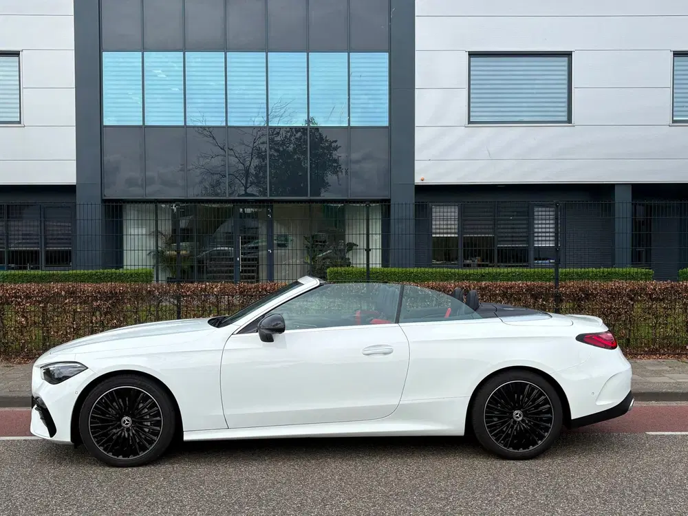 Mercedes-Benz CLE 200 AMG Line Premium Night white uit 2024, foto 3