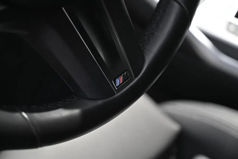 BMW 3-serie 330e uit 2023, foto 18