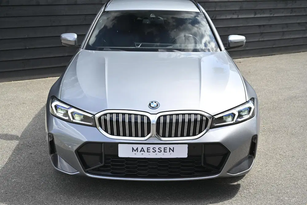BMW 3-serie 330e uit 2023, foto 6