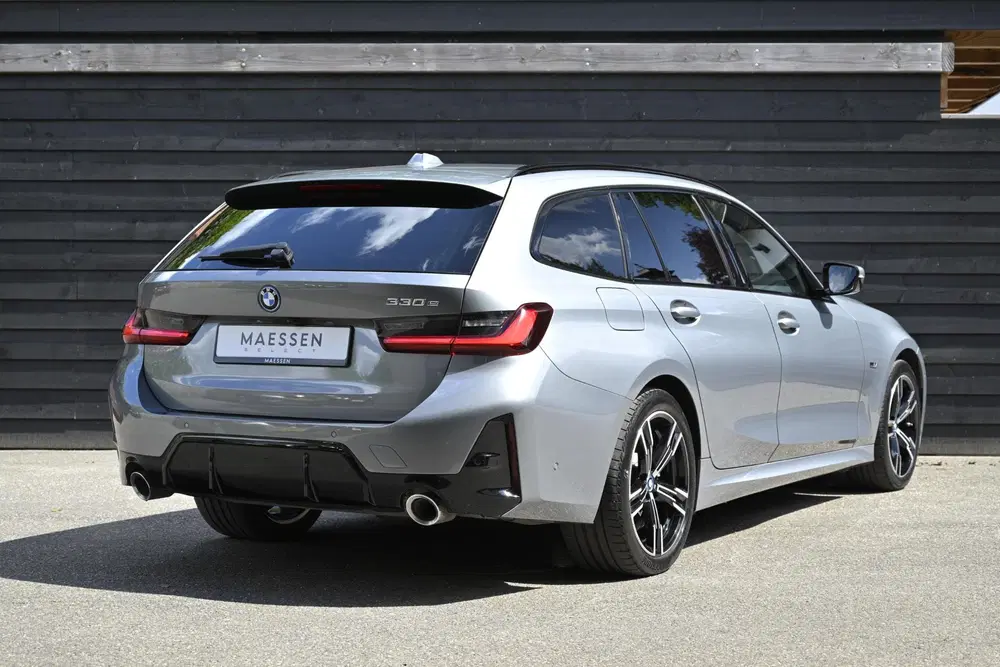 BMW 3-serie 330e uit 2023, foto 9