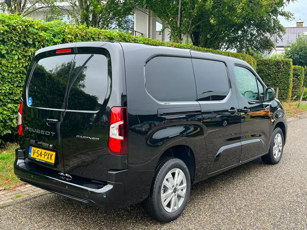 Peugeot Partner 1.5 BlueHDi 130 PK L2 Automaat uit 2024, foto 2