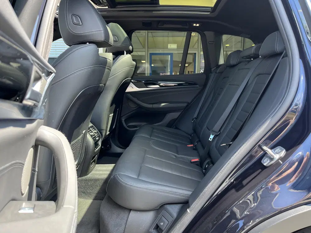 BMW iX3 High Executive 80 kWh uit 2021, foto 17