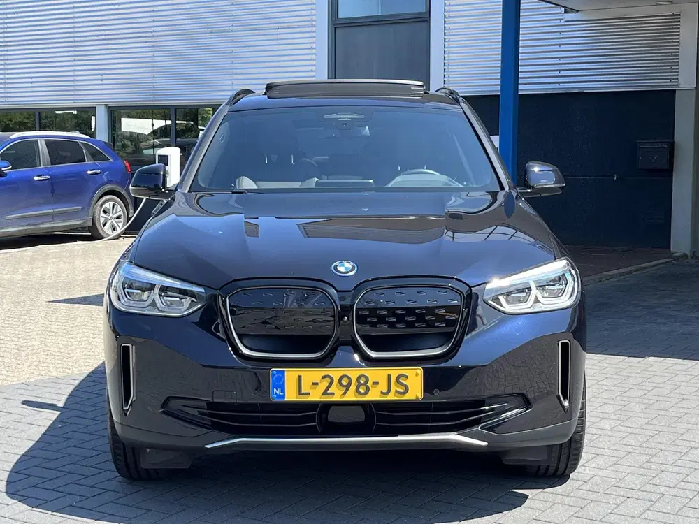 BMW iX3 High Executive 80 kWh uit 2021, foto 2