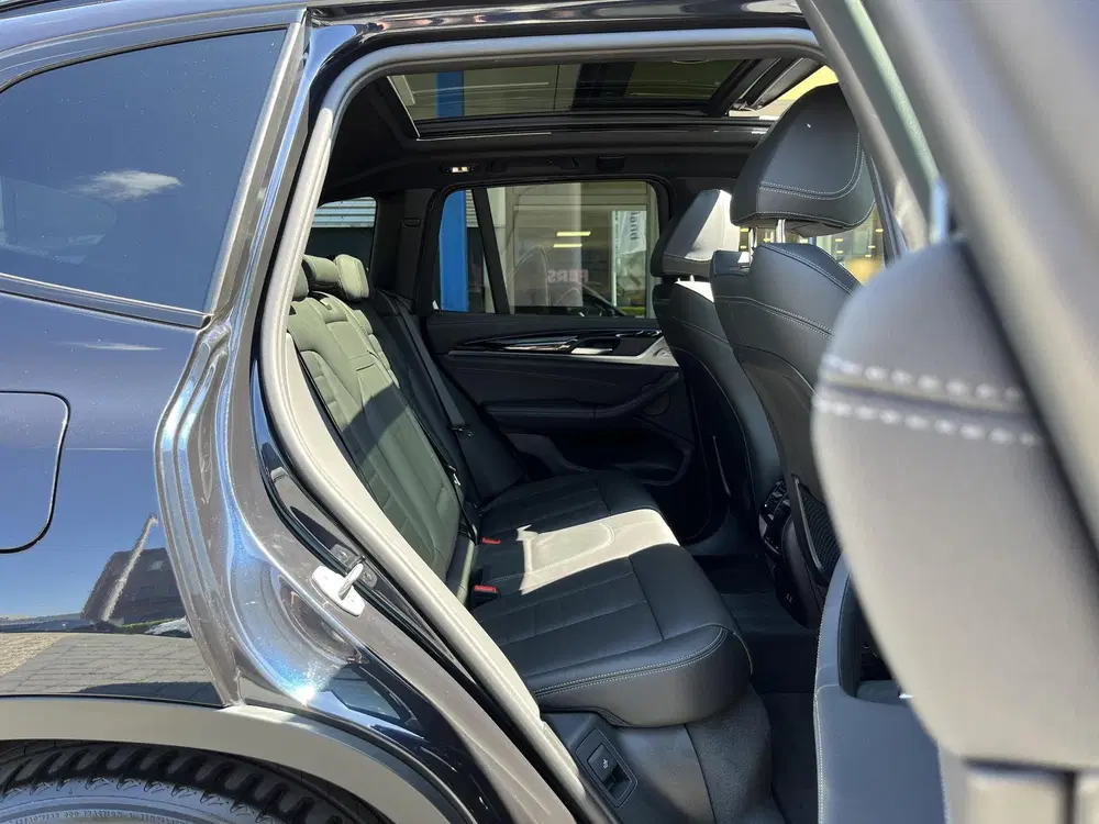 BMW iX3 High Executive 80 kWh uit 2021, foto 6