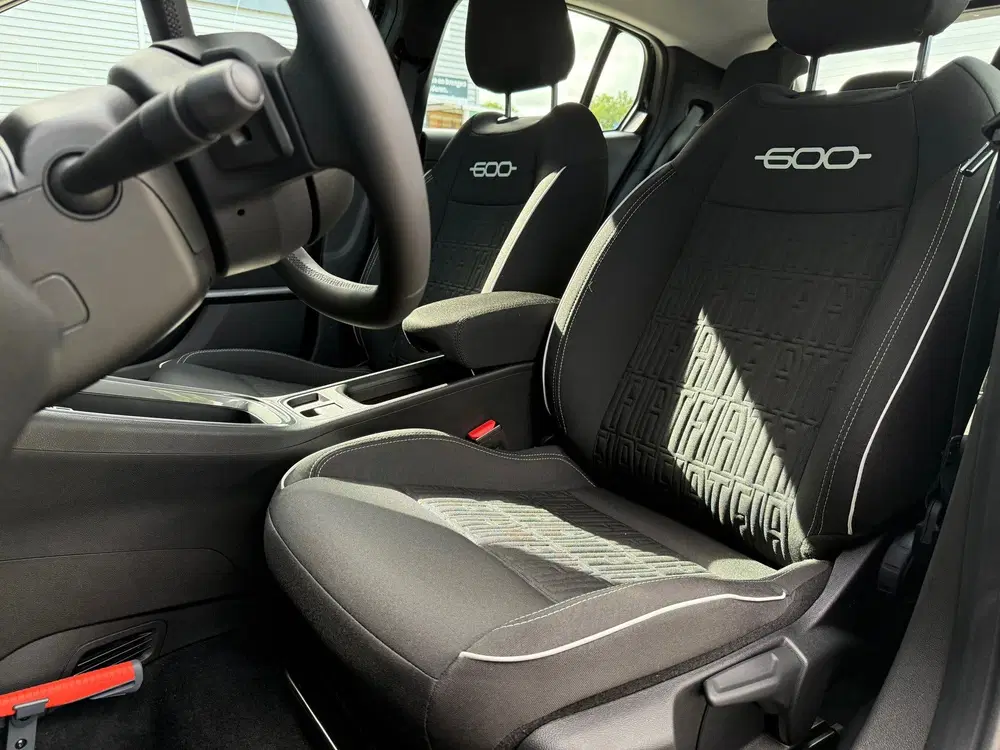 Fiat 600 1.2 Hybrid Urban uit 2025, foto 12