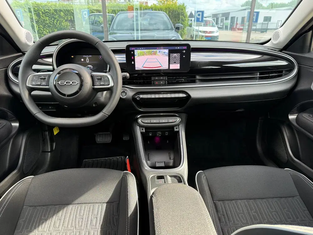Fiat 600 1.2 Hybrid Urban uit 2025, foto 2