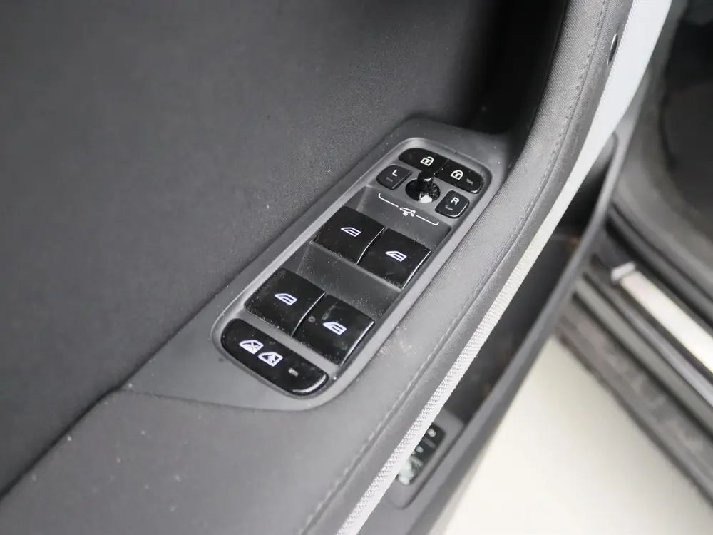 Polestar 2 165kW 64 kWh Standard Range Single Motor 95,47% S uit 2021, foto 20