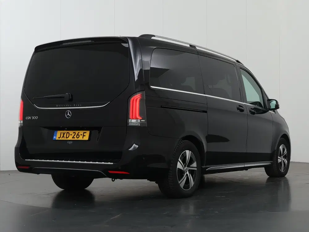 Mercedes-Benz EQV 300 uit 2024, foto 2
