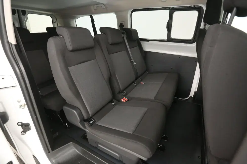 Peugeot Expert Kombi 75 kWh L3H1 8 Zits uit 2021, foto 3