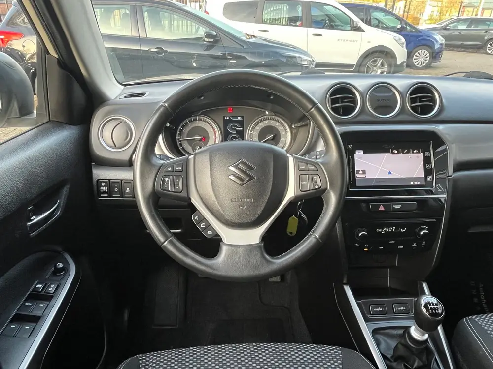 Suzuki Vitara 1.4 Boosterjet 140PK TwoTone,Navi,Clima,Cruise uit 2019, foto 3