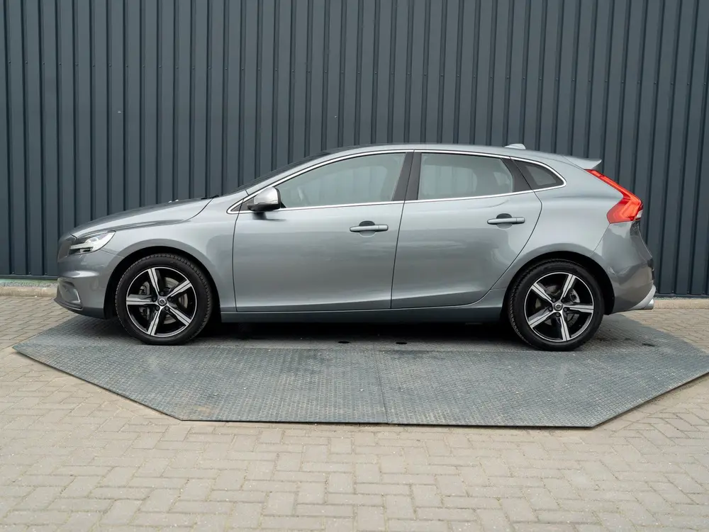 Volvo V40 1.5 T3 R-Design | Stoelverwarming | Prijs Rijklaar uit 2019, foto 3