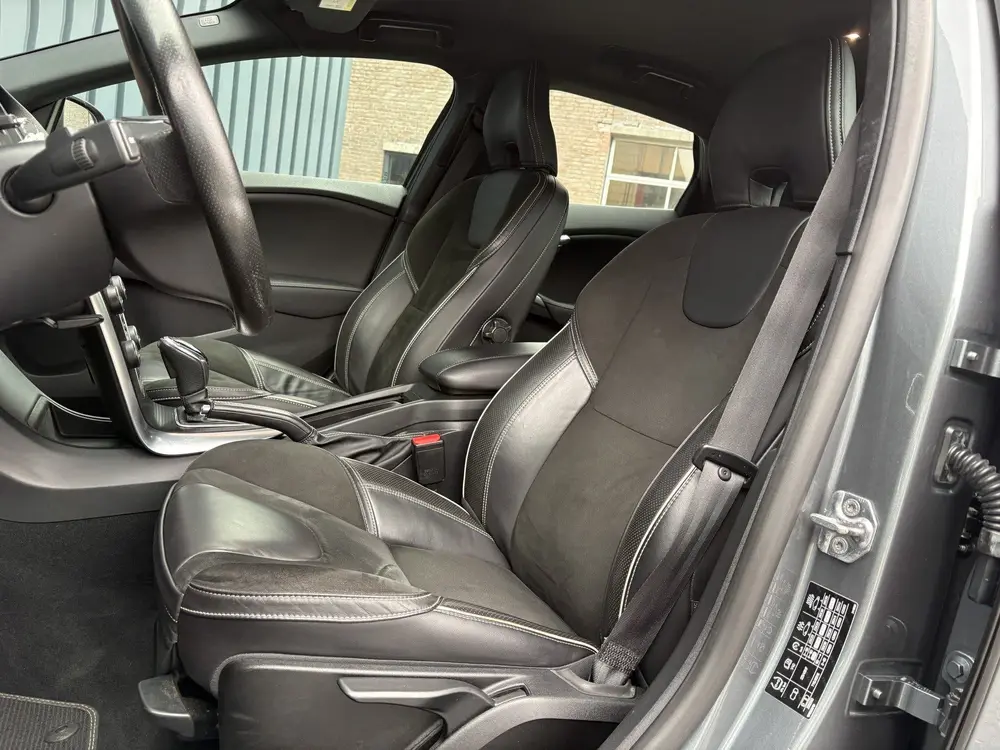 Volvo V40 1.5 T3 R-Design | Stoelverwarming | Prijs Rijklaar uit 2019, foto 6