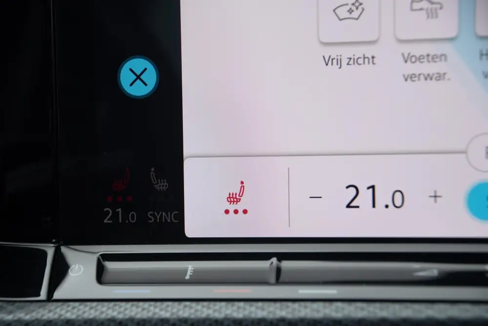 Volkswagen Golf 1.0 eTSI Life|Sfeerverlichting|stuurverwarmd uit 2021, foto 17