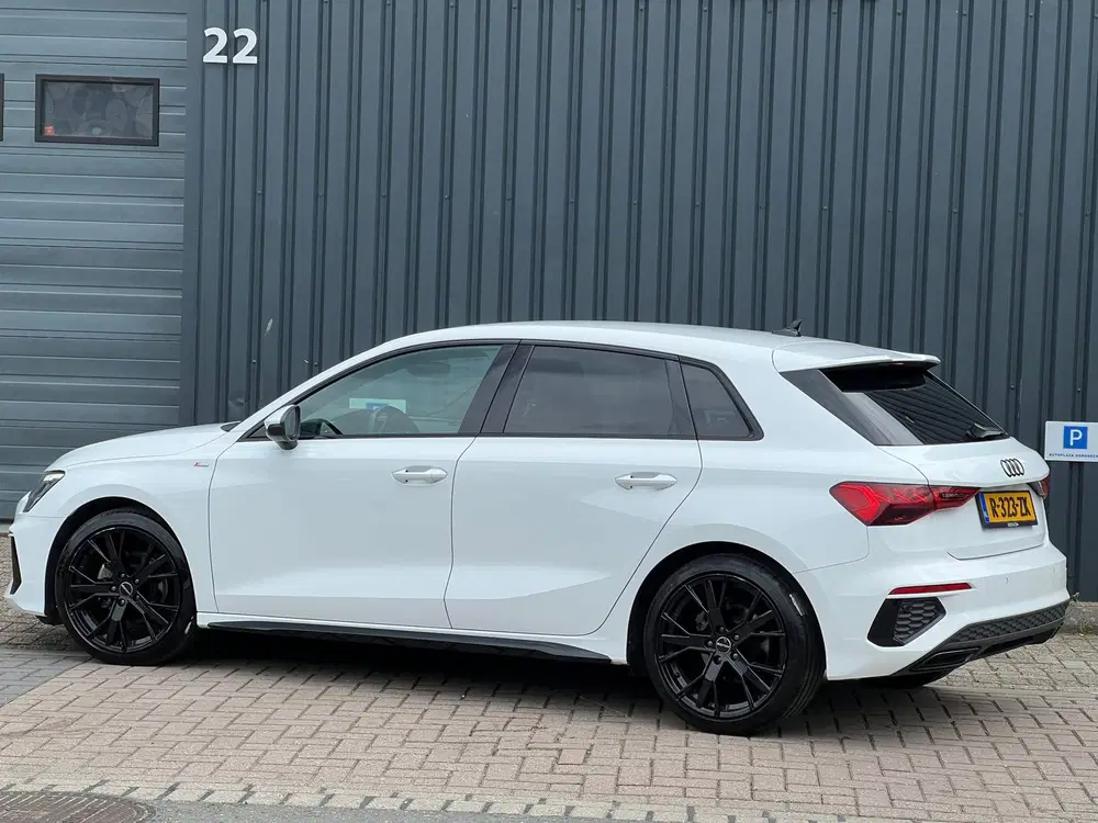 Audi A3 30 TFSI S edition uit 2023, foto 4