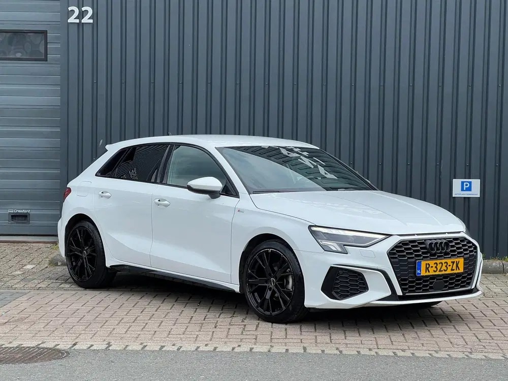Audi A3 30 TFSI S edition uit 2023, foto 5