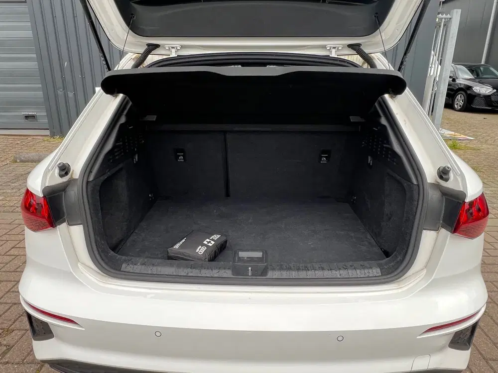 Audi A3 30 TFSI S edition uit 2023, foto 8