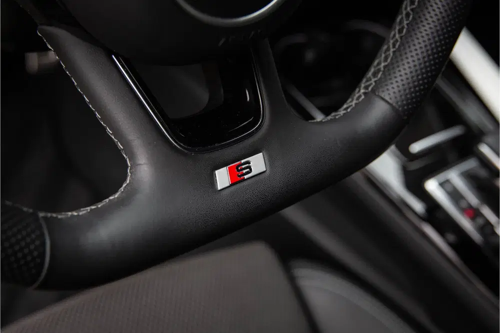 Audi A4 35 TFSI S edition uit 2023, foto 12