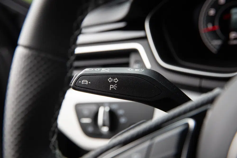 Audi A4 35 TFSI S edition uit 2023, foto 16