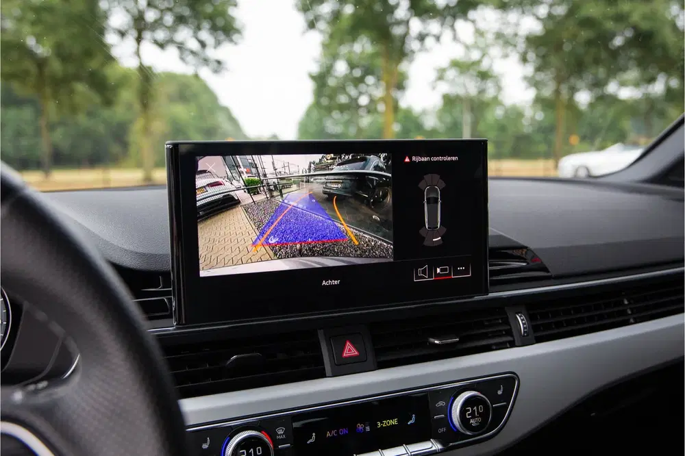Audi A4 35 TFSI S edition uit 2023, foto 20