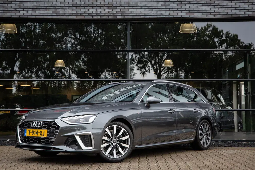 Audi A4 35 TFSI S edition uit 2023, foto 6
