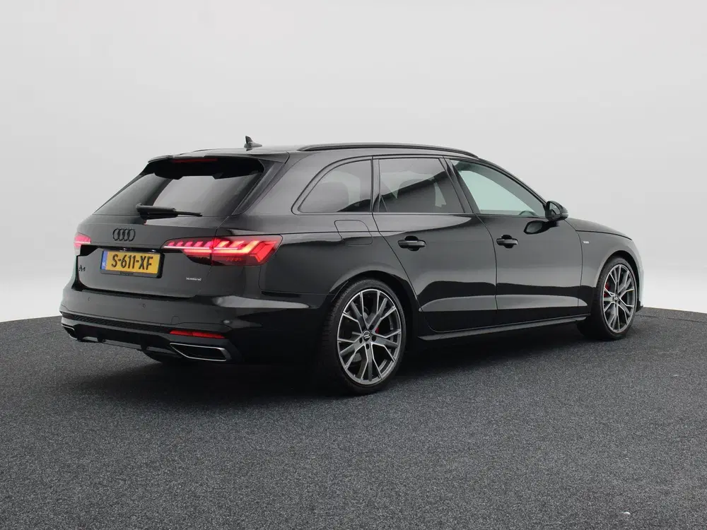 Audi A4 40 TDi 204 Pk Automaat quattro S-Line uit 2022, foto 2