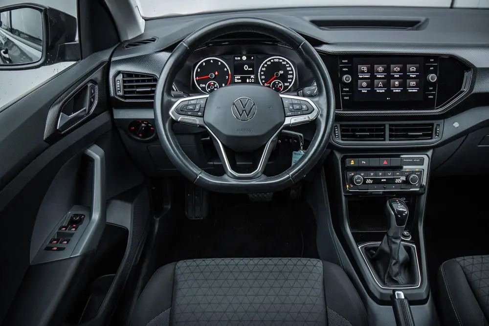 Volkswagen T-Cross 1.0 TSI 110pk DSG Style | Trekhaak | Voor uit 2021, foto 19